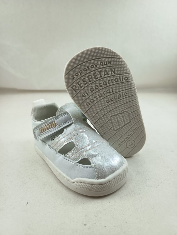 Sandalia de cortes sintetica blanca con cierre de velcro, Mustang kids mod. 48910 - Imagen 3