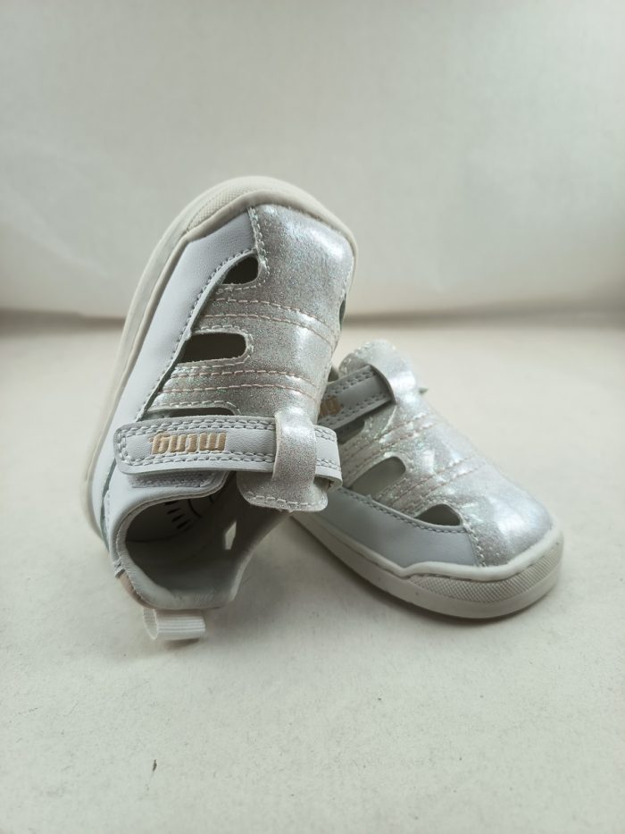 Sandalia de cortes sintetica blanca con cierre de velcro, Mustang kids mod. 48910 - Imagen 4