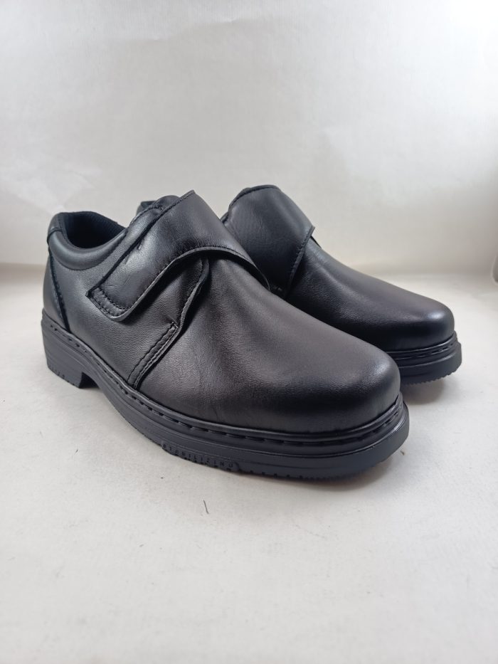 Blucher de piel negra con cierre de velcro, Pinoso's mod. 6176