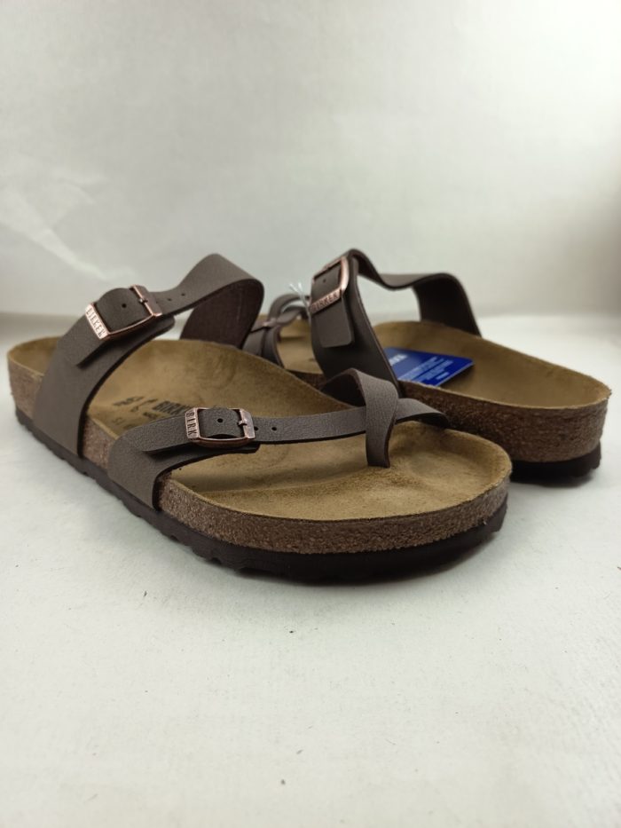 Chancla de dedo en piel marron con cierre de doble hebilla, Birkenstock mod. Mayari - Imagen 3