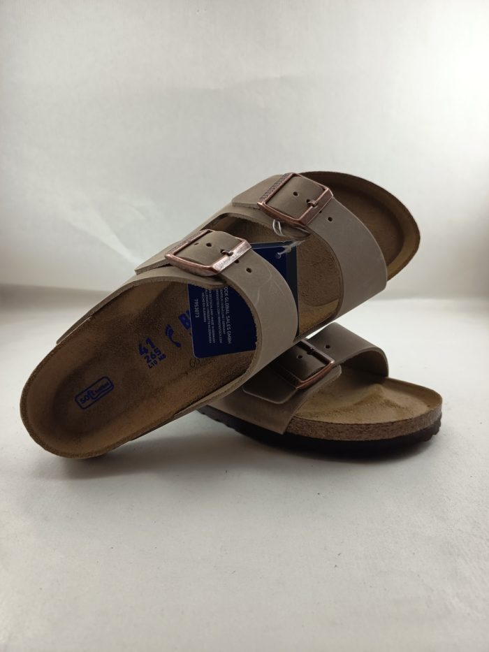 Sandalia tipo chancla de piel  con cierre de doble hebilla, Birkenstock mod. Arizona - Imagen 4