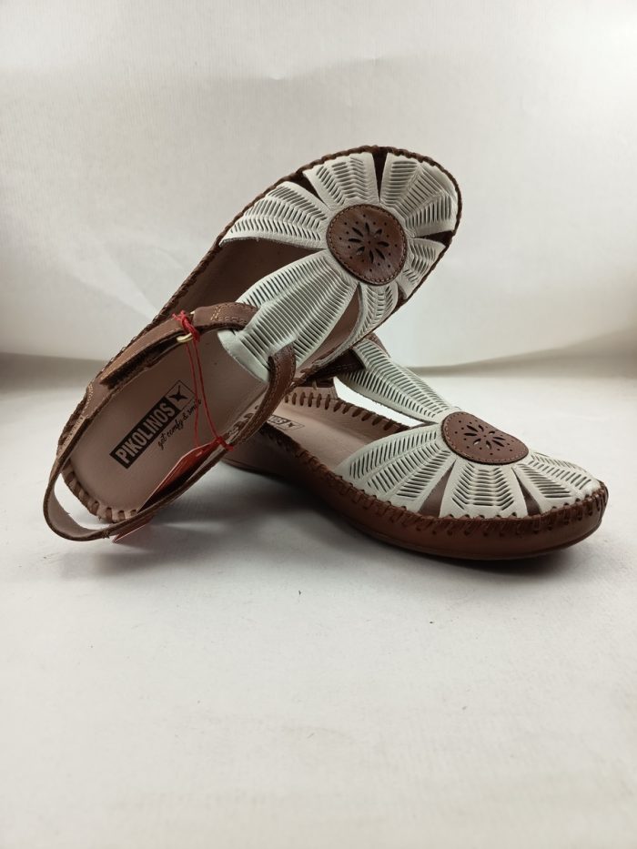 Sandalia de piel combinada en cuero y blanco, con cierre de velcro, Pikolinos mod. 0575 - Imagen 4