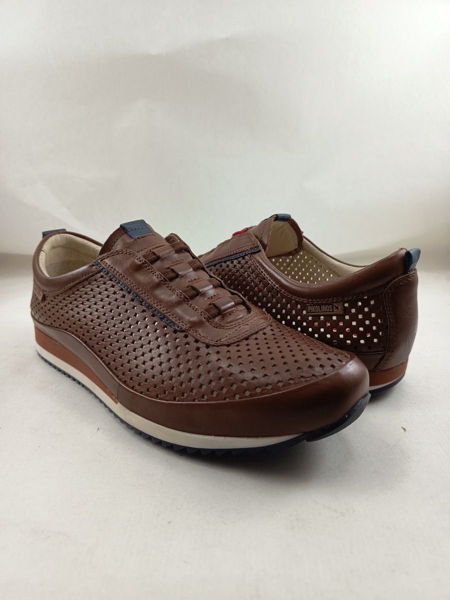 Zapato deportivo en cuero y detalles en azul con cordones elasticos Pikolinos 6252 - Imagen 2