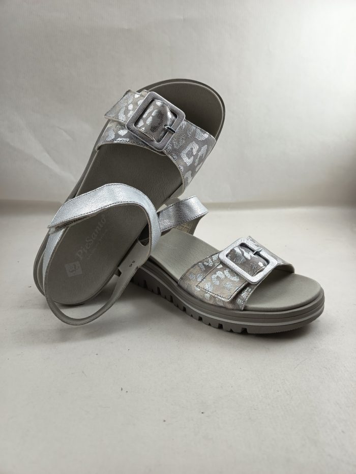 Sandalia de piel plata con cierre de velcro y hebilla, Piesanto mod. 250774 - Imagen 3
