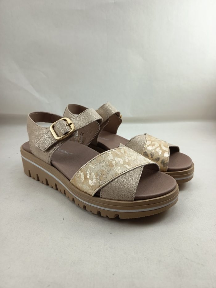 Sandalia de piel crema con cierre de velcro, Piesanto mod. 250778
