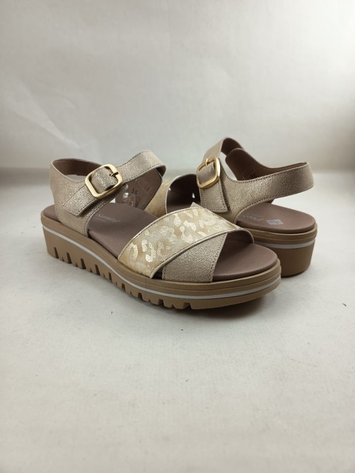 Sandalia de piel crema con cierre de velcro, Piesanto mod. 250778 - Imagen 2