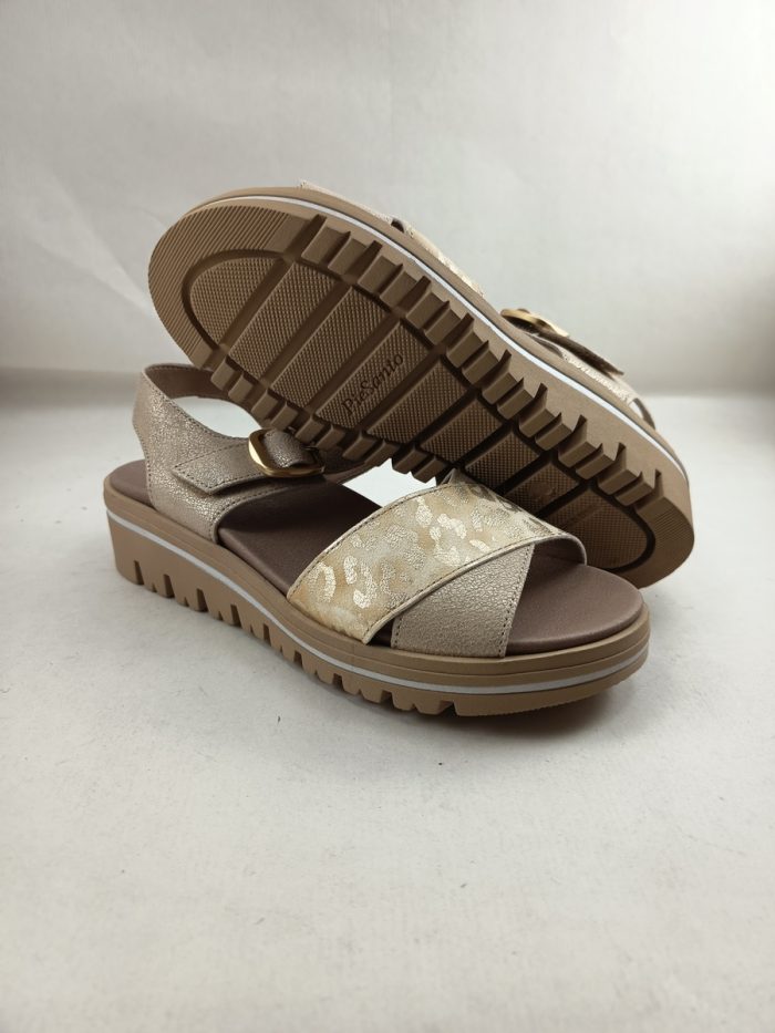 Sandalia de piel crema con cierre de velcro, Piesanto mod. 250778 - Imagen 3