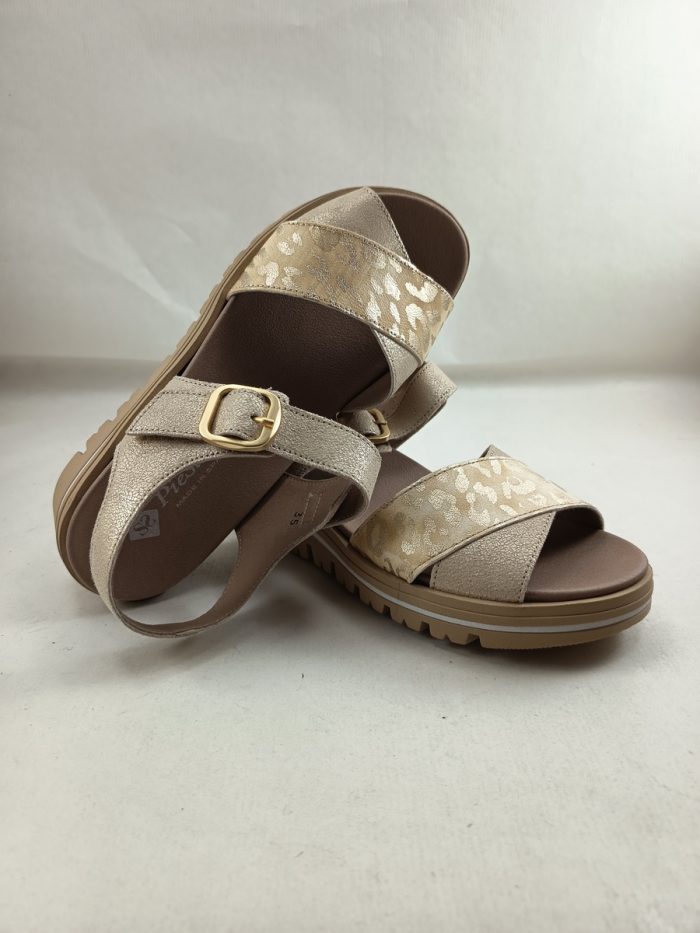 Sandalia de piel crema con cierre de velcro, Piesanto mod. 250778 - Imagen 4