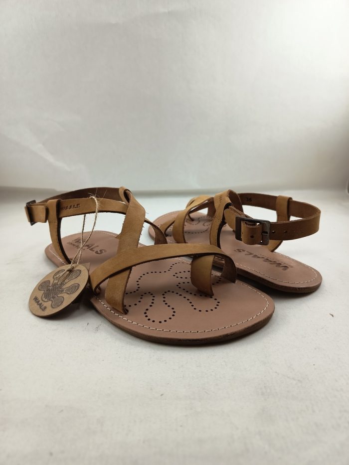 Sandalia barefoot  de piel camel con cierre de hebilla, Waals barefoot mod. Natur - Imagen 2