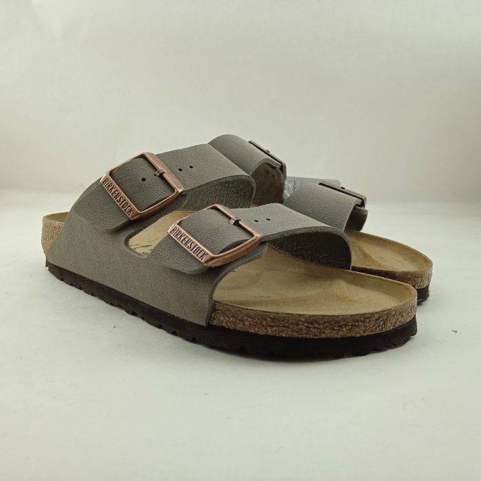Chancla de piel verde con cierre de doble hebilla, Birkenstock mod. Arizona - Imagen 2