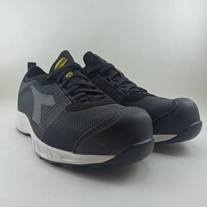 Zapato de seguridad sintetico negro con cierre de cordon, Diadora mod. Fly litebase - Imagen 2