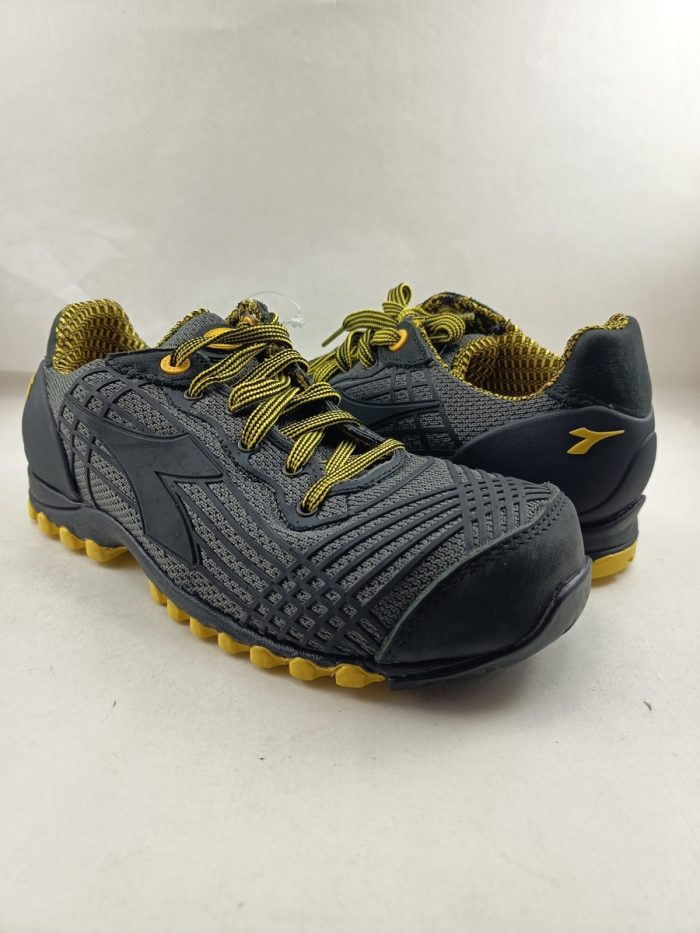 Deportivo de seguridad negro Diadora con cordon Beat 701-175299-80013 - Imagen 2