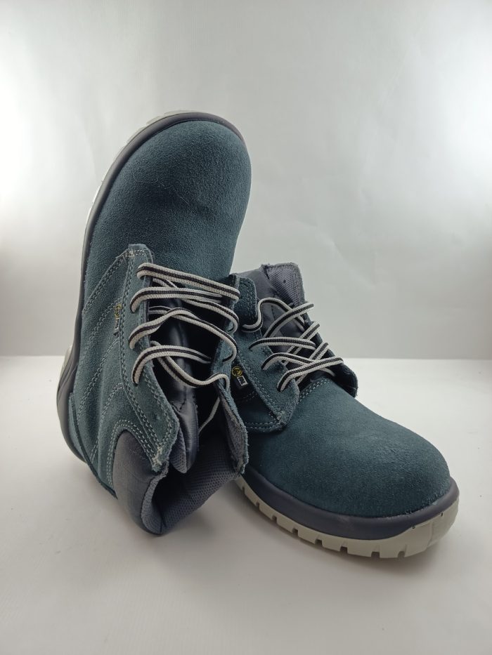 Bota de seguridad de serraje gris cierre de cordon Fal seguridad mod. Duero