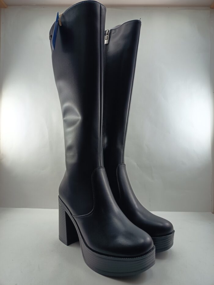 Bota larga de piel negra con cierre de cremallera, Mustang mod. 50522 - Imagen 2