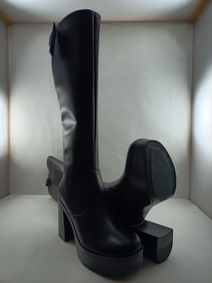 Bota larga de piel negra con cierre de cremallera, Mustang mod. 50522 - Imagen 4