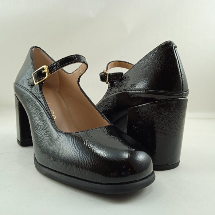 Zapato de vestir tipo mercedes negro de charol con cierre de hebilla en tobillo, Unisa mod. Nayla - Imagen 3