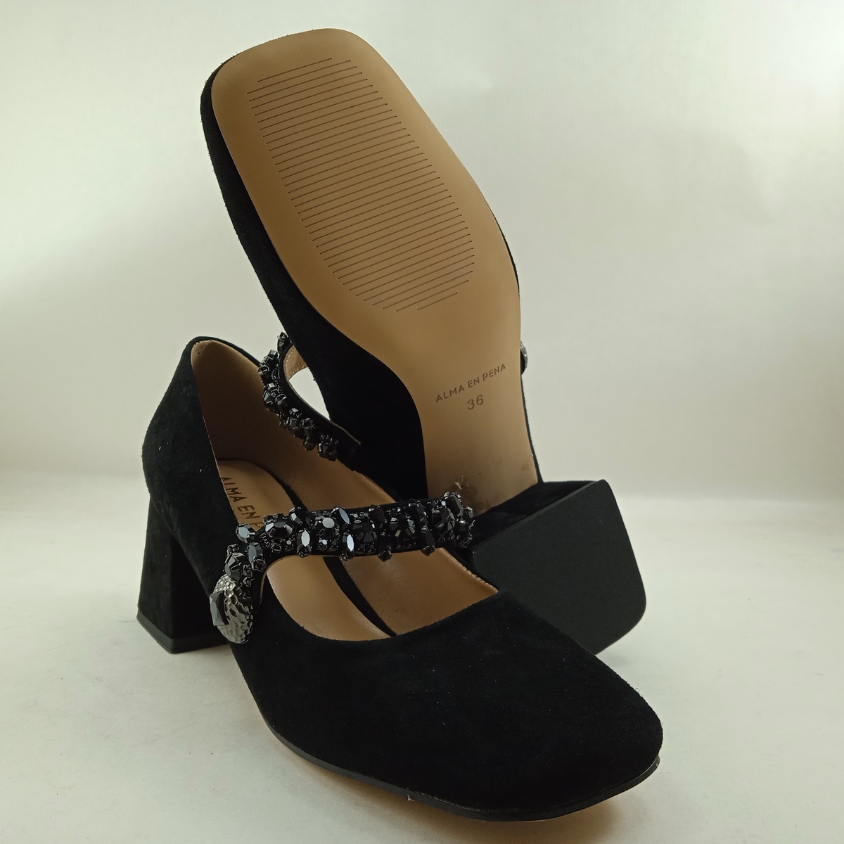 Zapato de vestir tipo mercedes en charol negro, con cierre de hebilla en empeine, Alma en Pena mod. AP-211 - Imagen 4