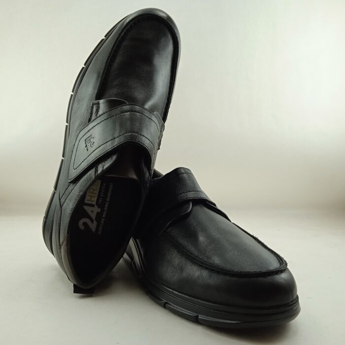 Zapato de piel negro con cierre de velcro, 24H mod. 11742