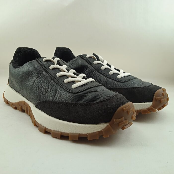 Semi-deportivo de piel negra con cierre de cordon, Camper mod. K800548 - Imagen 2