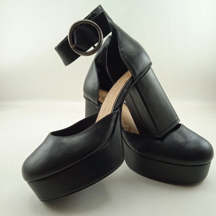 Zapato de vestir de piel negra con cierre de hebilla, Mustang mod. 53127
