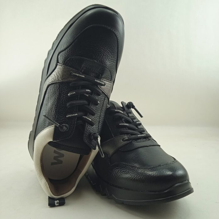 Semi-sport de piel negro con cierre de cordon elastico, Wonders mod. 6730