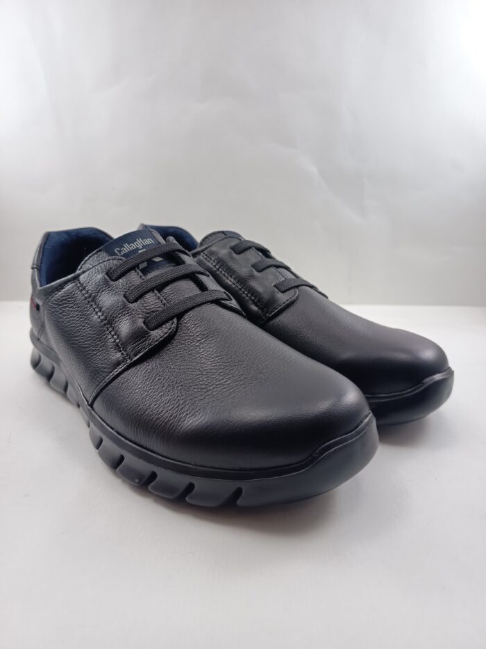 Semi-sport de piel negro con cierre de cordon elastico, Callaghan mod. 42807