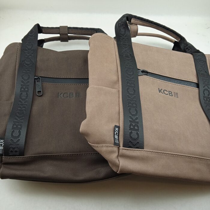 Mochila mediana con varios colores y cierre de cremallera, Kcb mod.2991