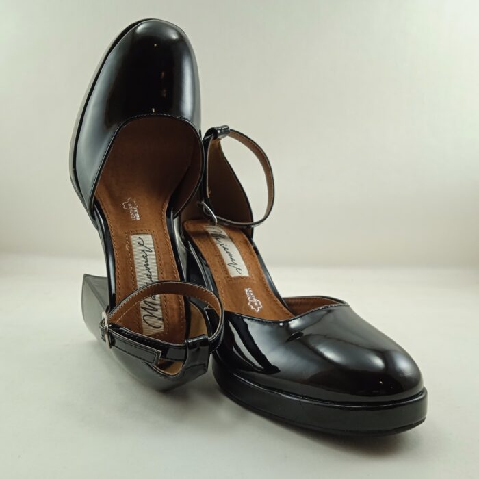 Zapato de charol negro con cierre de hebilla en tobillo, Mariamare mod.63375