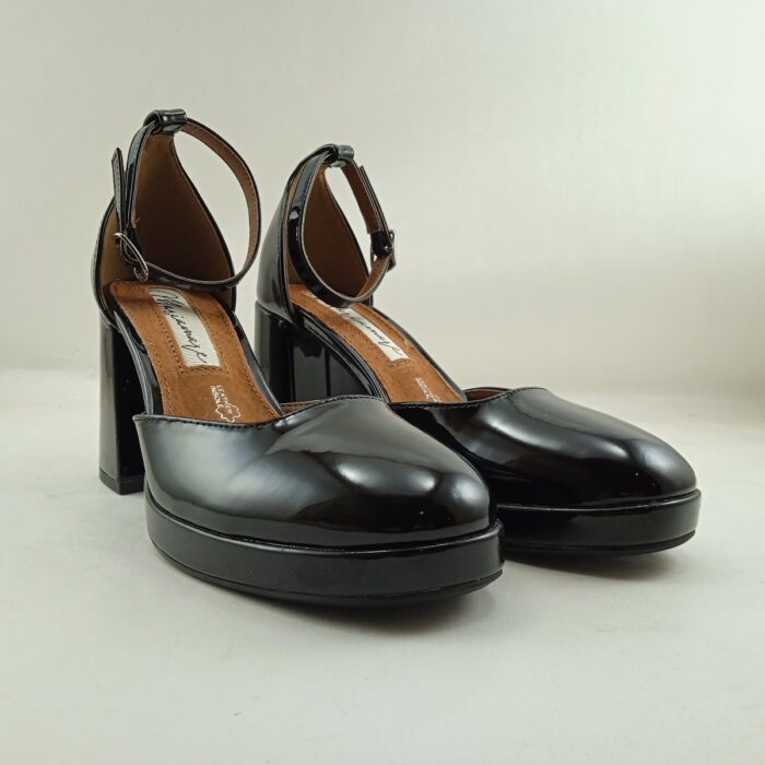 Zapato de charol negro con cierre de hebilla en tobillo, Mariamare mod.63375 - Imagen 2