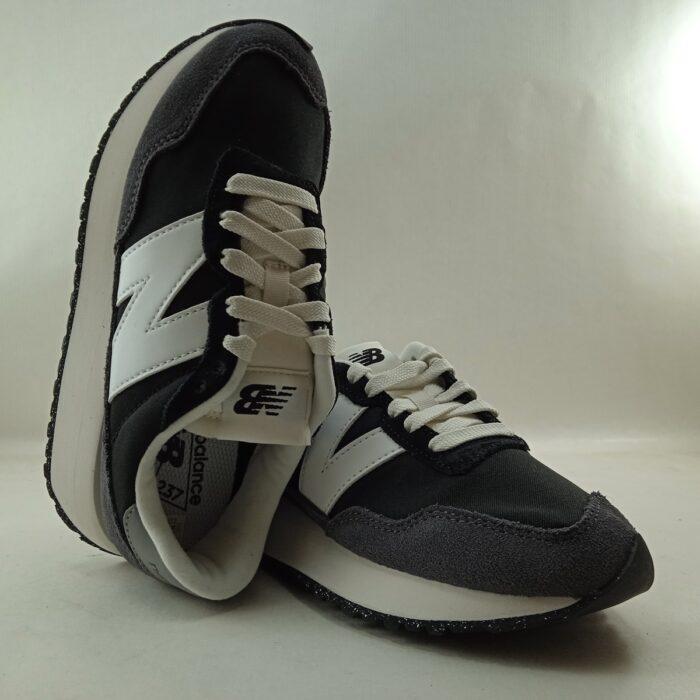 Semi-sport de ante negro con cierre de cordon, New Balance mod. WS237DB1