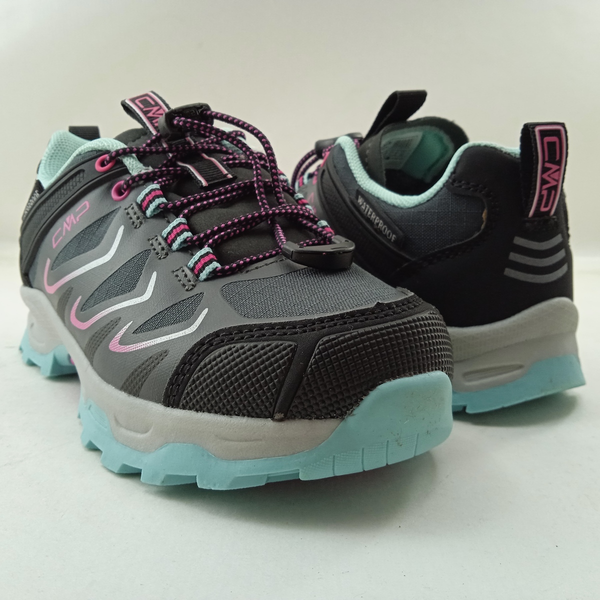 Deportivo de piel gris con cierre de cordon, Cmp mod. U423 - Imagen 3