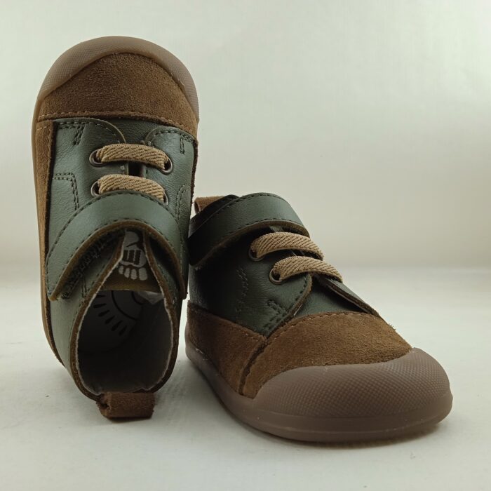 Semi-sport de piel verde con cierre de velcro, Mustang kids mod. 48852