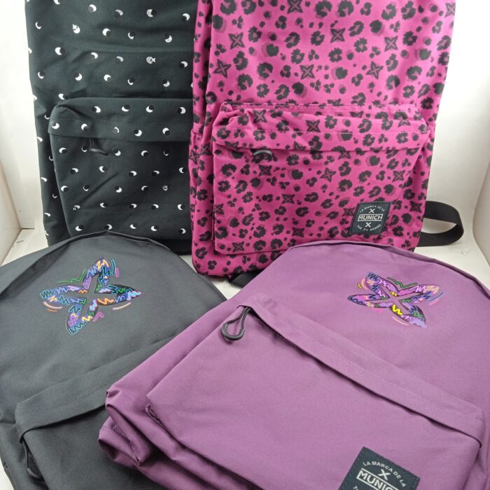Mochila sintetica varios colores y cierre de cremallera, Munich mod. 7058077