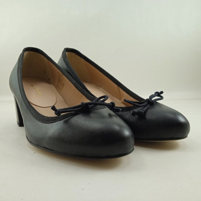 Zapato de piel negra sin cierres, Helene rouge mod. Alda