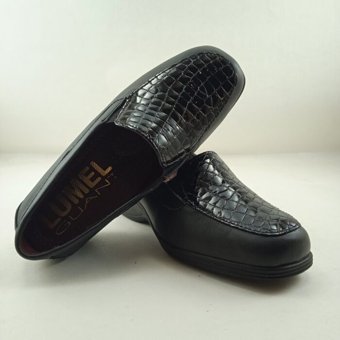 Mocasin de piel negra sin cierres, Lumel mod. 9090