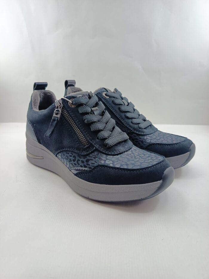Semi-sport de piel azul con cierre de cordon y cremallera, Tamaris confort mod. 83714