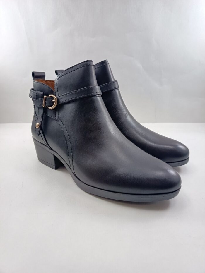 Bota de piel negra con cierre de cremallera, Pikolinos mod. 8901C1 - Imagen 2