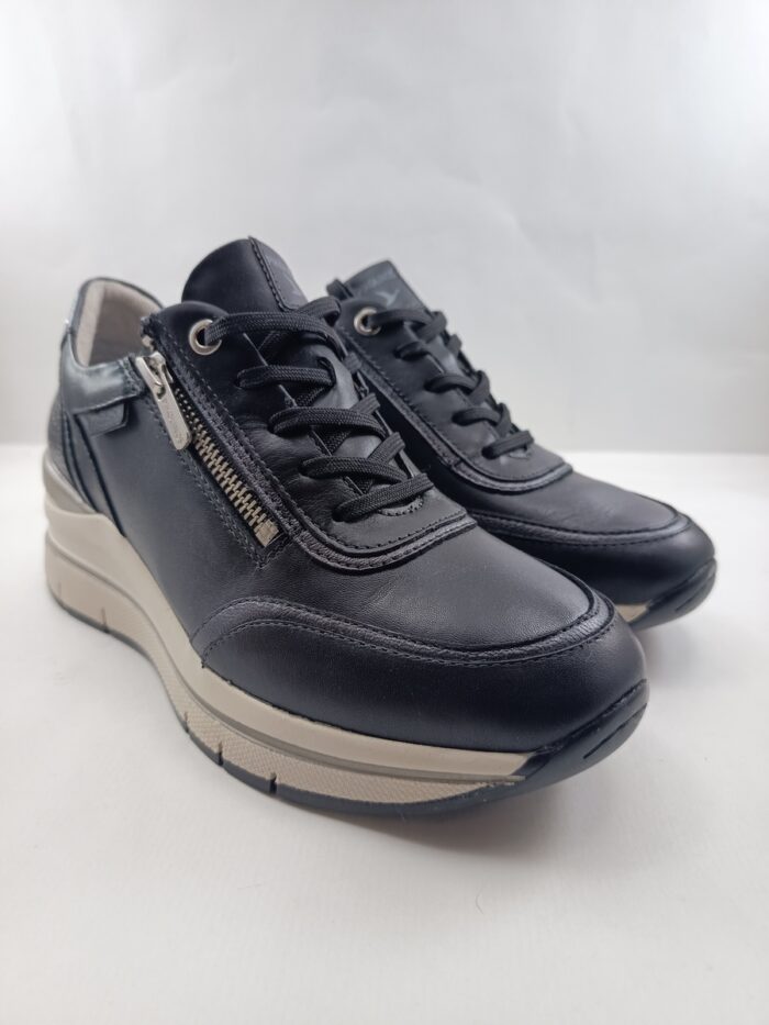 Semi-sport de piel negro con cierre de cordon y cremallera, Pikolinos mod. 6602C1