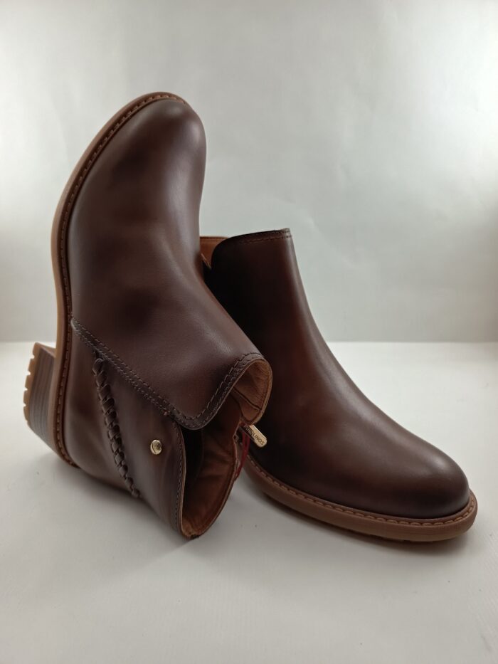 Bota de piel cuero con cierre de cremallera, Pikolinos mod. 8871
