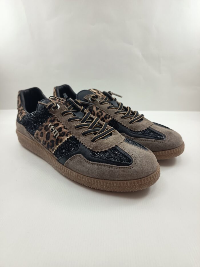 Semi-sport de piel negra con cierre de cordon elastico, Cetti mod. 1395
