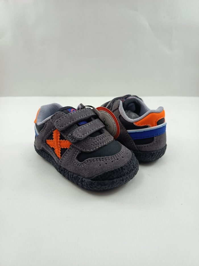 Semi-sport de piel negra con cierre de velcros, Munich mod. 8172623 - Imagen 2
