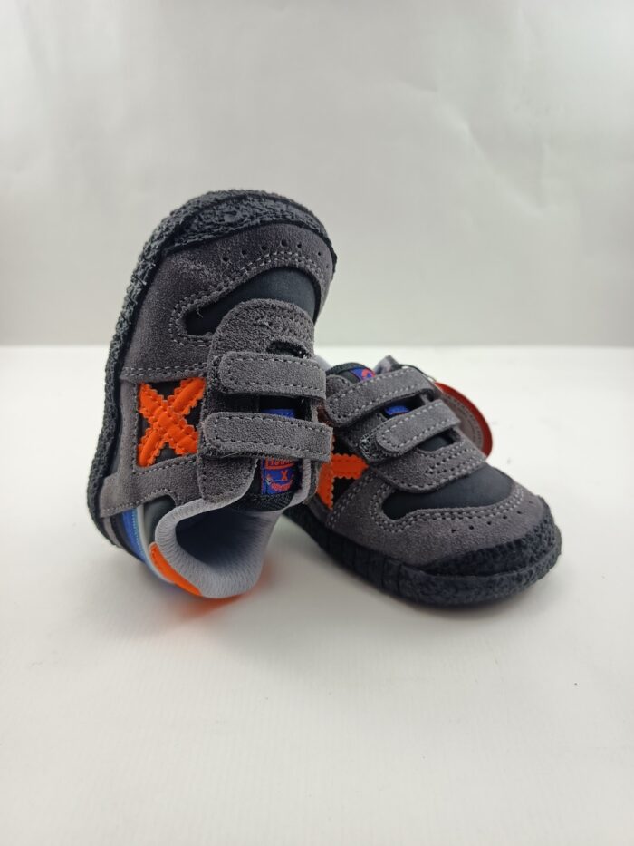 Semi-sport de piel negra con cierre de velcros, Munich mod. 8172623 - Imagen 4