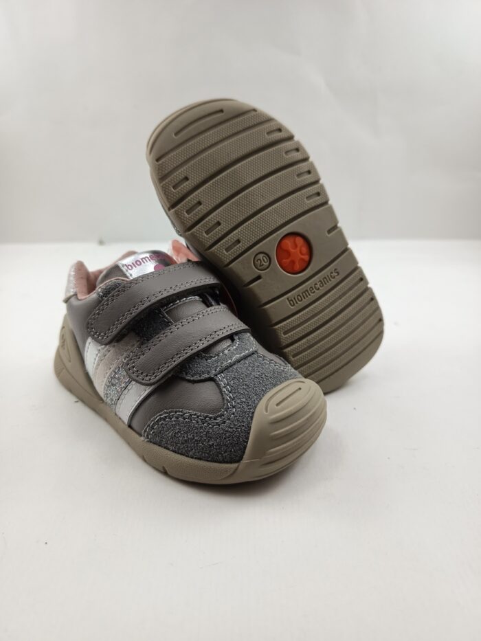 Semi-sport de piel gris con cierre de velcro, Biomecanics mod. 251129 - Imagen 2