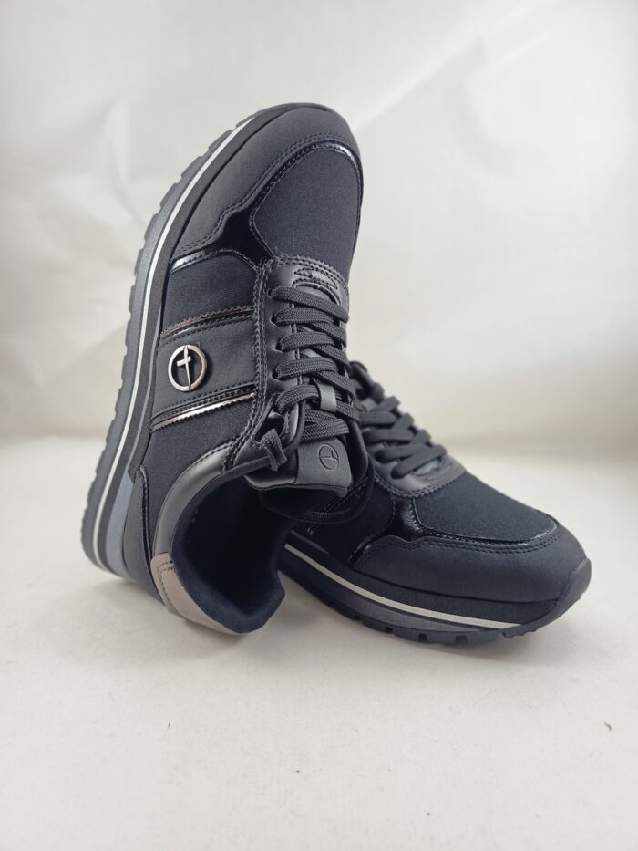 Semi-sport de piel negra con cierre de cordon, Wortmann mod. 23727