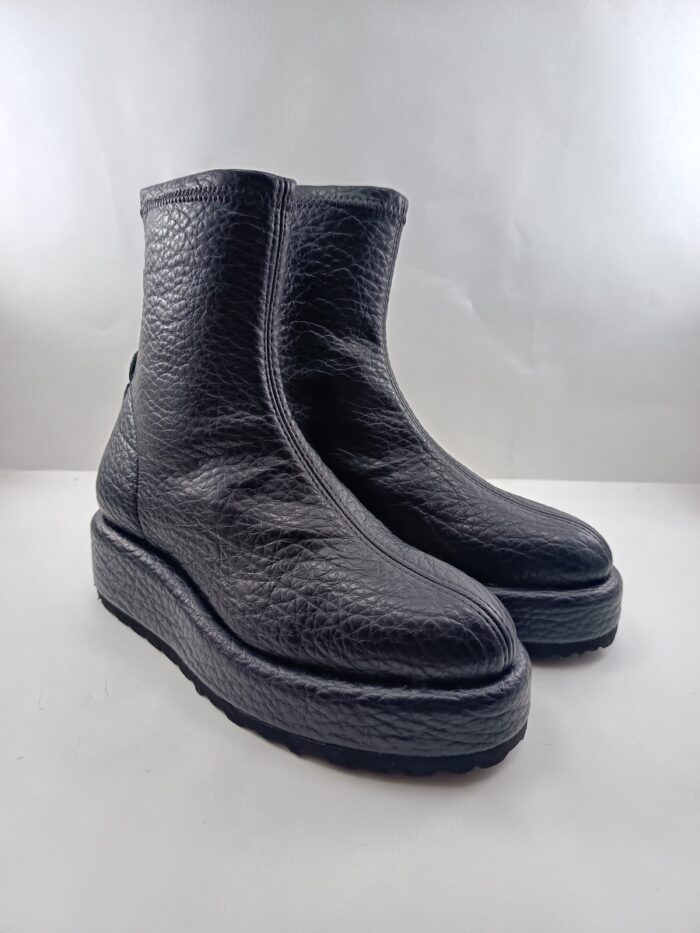 Bota de piel negra sin cierres, Pedro miralles mod. 27311