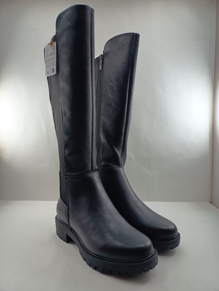 Bota alta de piel negra con cierre de cremallera, Mustang mod. 52458