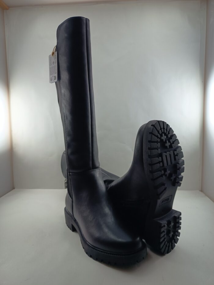Bota alta de piel negra con cierre de cremallera, Mustang mod. 52458 - Imagen 3
