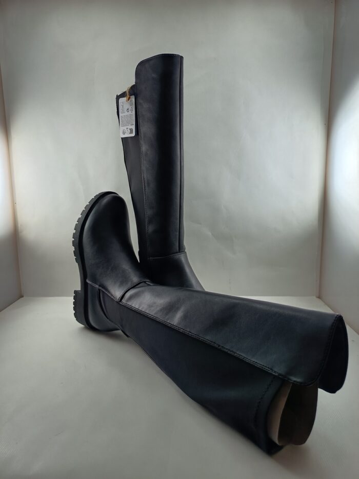 Bota alta de piel negra con cierre de cremallera, Mustang mod. 52458 - Imagen 4