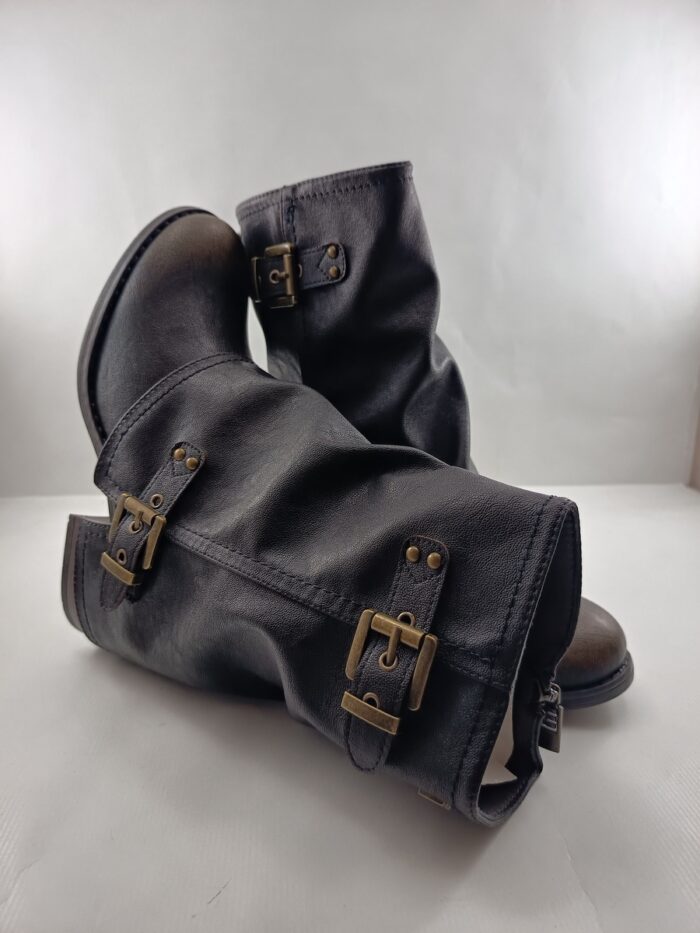 Bota biker de piel negra con cierre de cremallera, Mustang mod. 54683 - Imagen 4