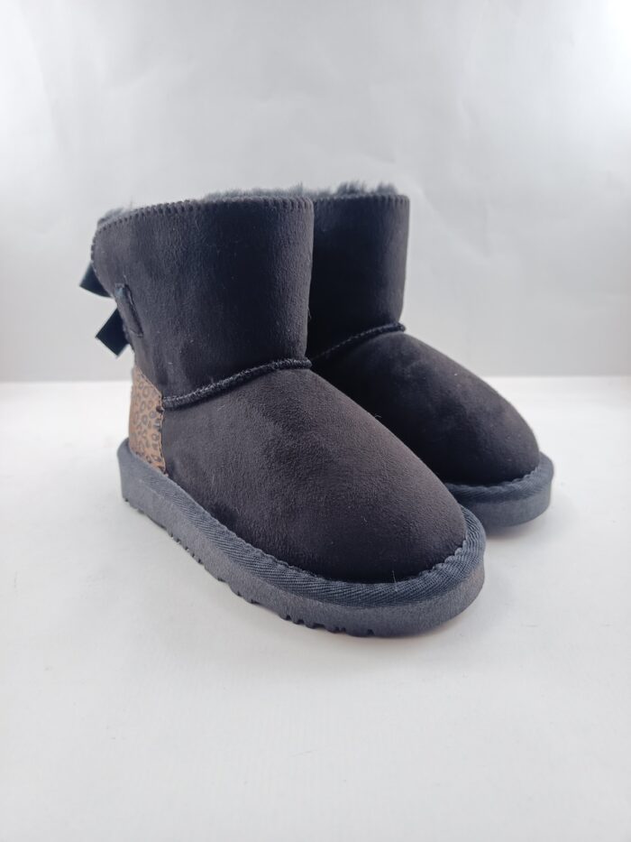 Bota australiana sintetica negra sin cierres, Mustang kids mod. 47951